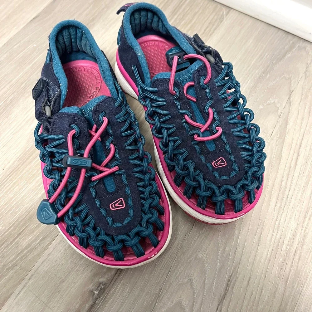Keen Sandals Girls 8 Navy Blue and Pink Uneek O2‎ Corded Lace Up